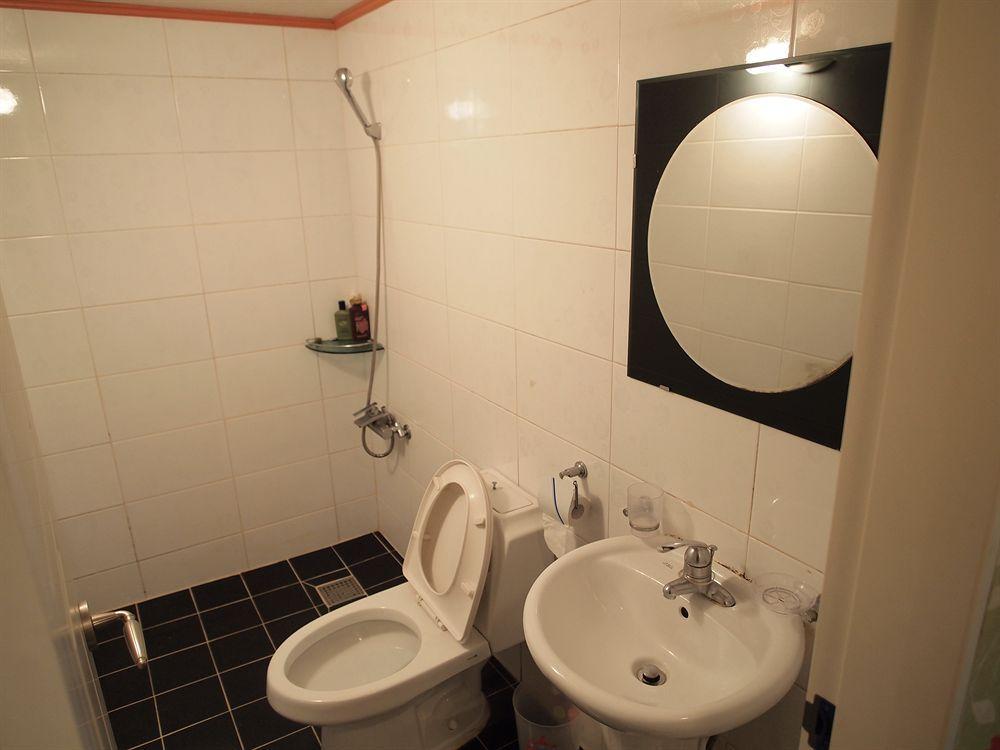 Shinchon Guest House Сеул Экстерьер фото